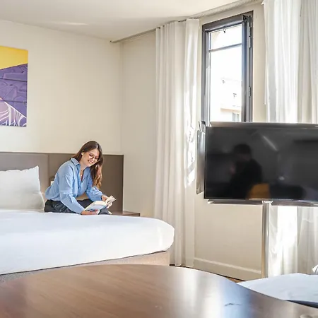 Novotel Montreuil Vincennes Hotel